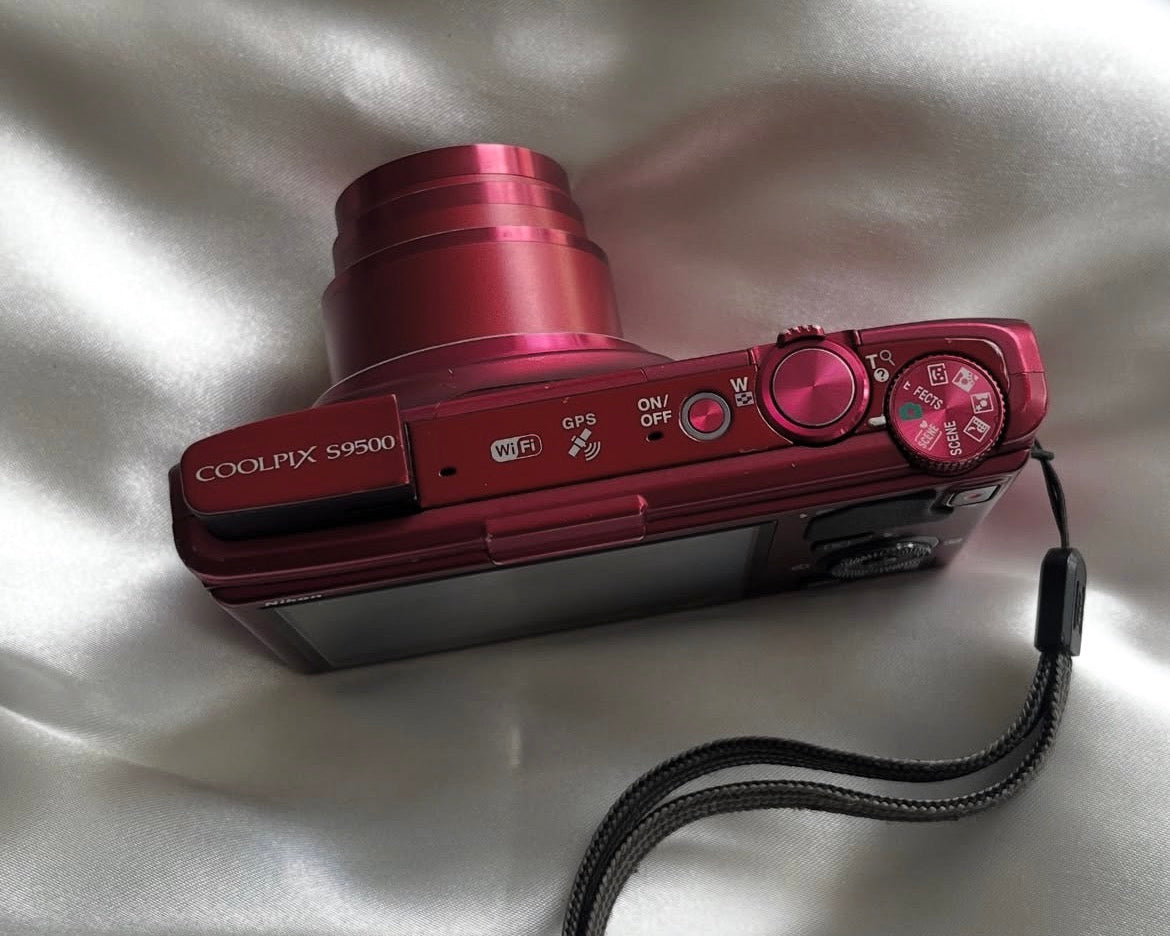 Nikon Coolpix S9500